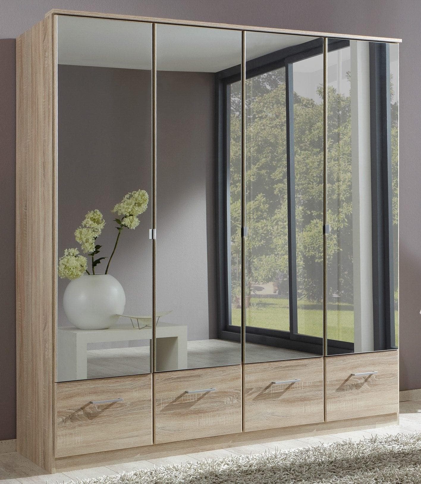 Geräumiger Kleiderschrank mit Imago Design