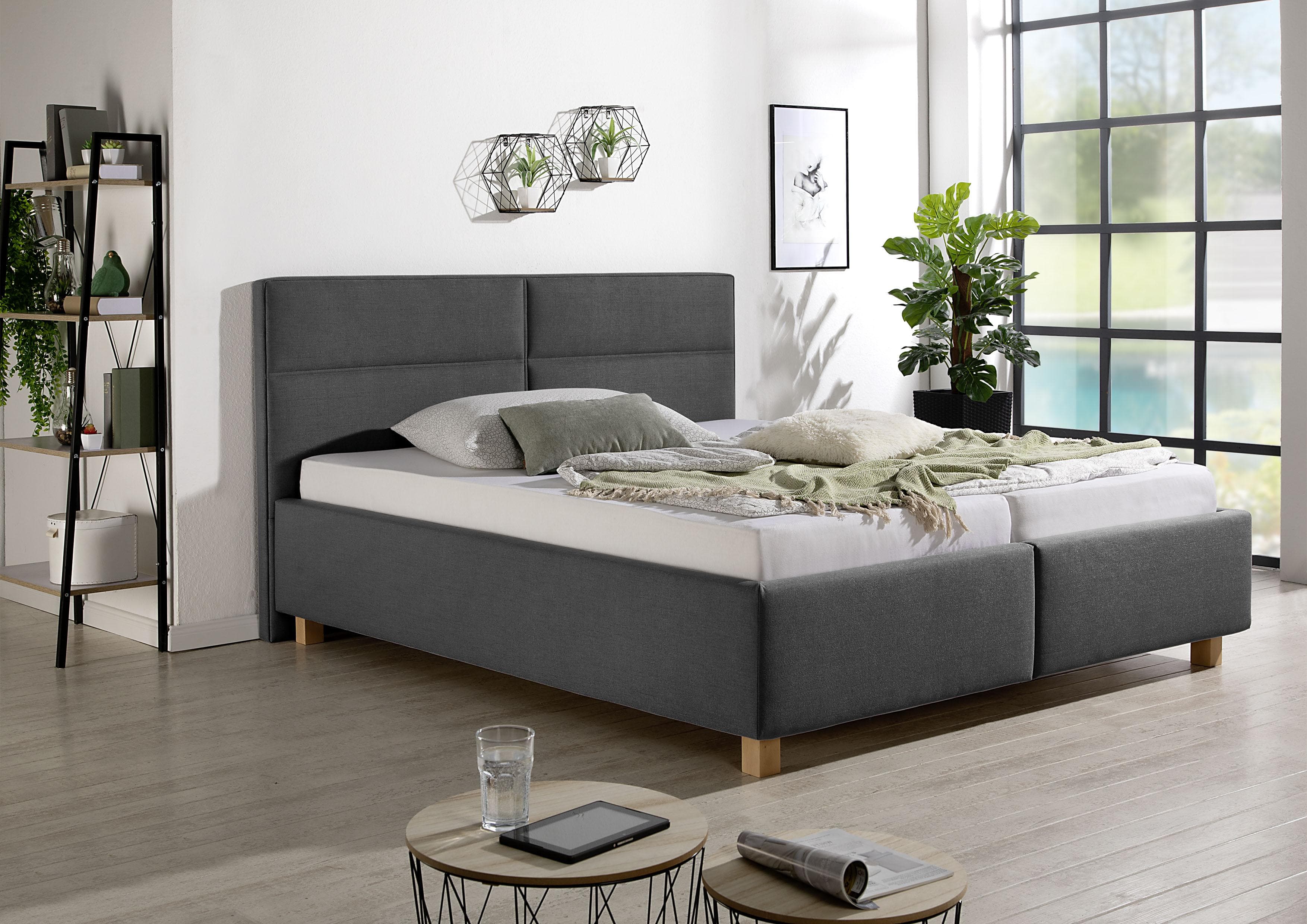 Polsterbett mit großem Bettkasten