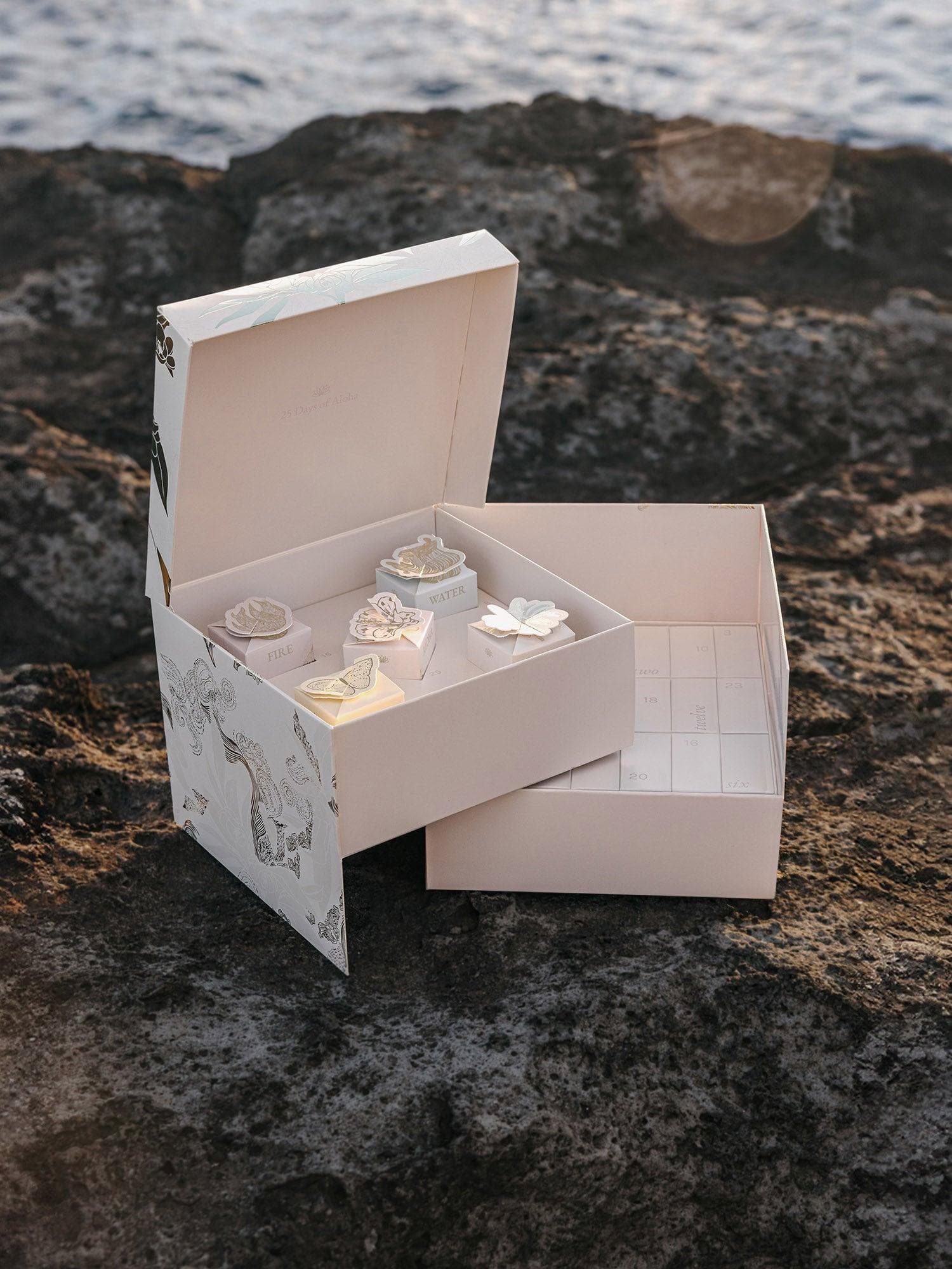 Purelei Schmuck-Adventskalender: 25 Schmuckstücke mit Elementen Design