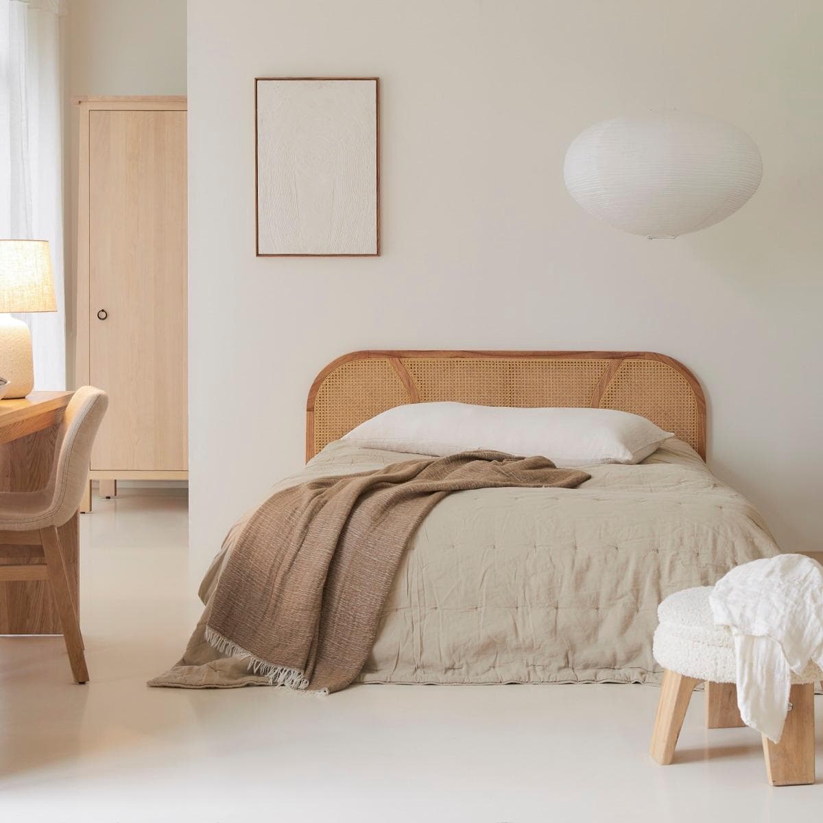 Tikamoon Massivholzbett Billie Kopfteil aus Mindiholz und Rattan