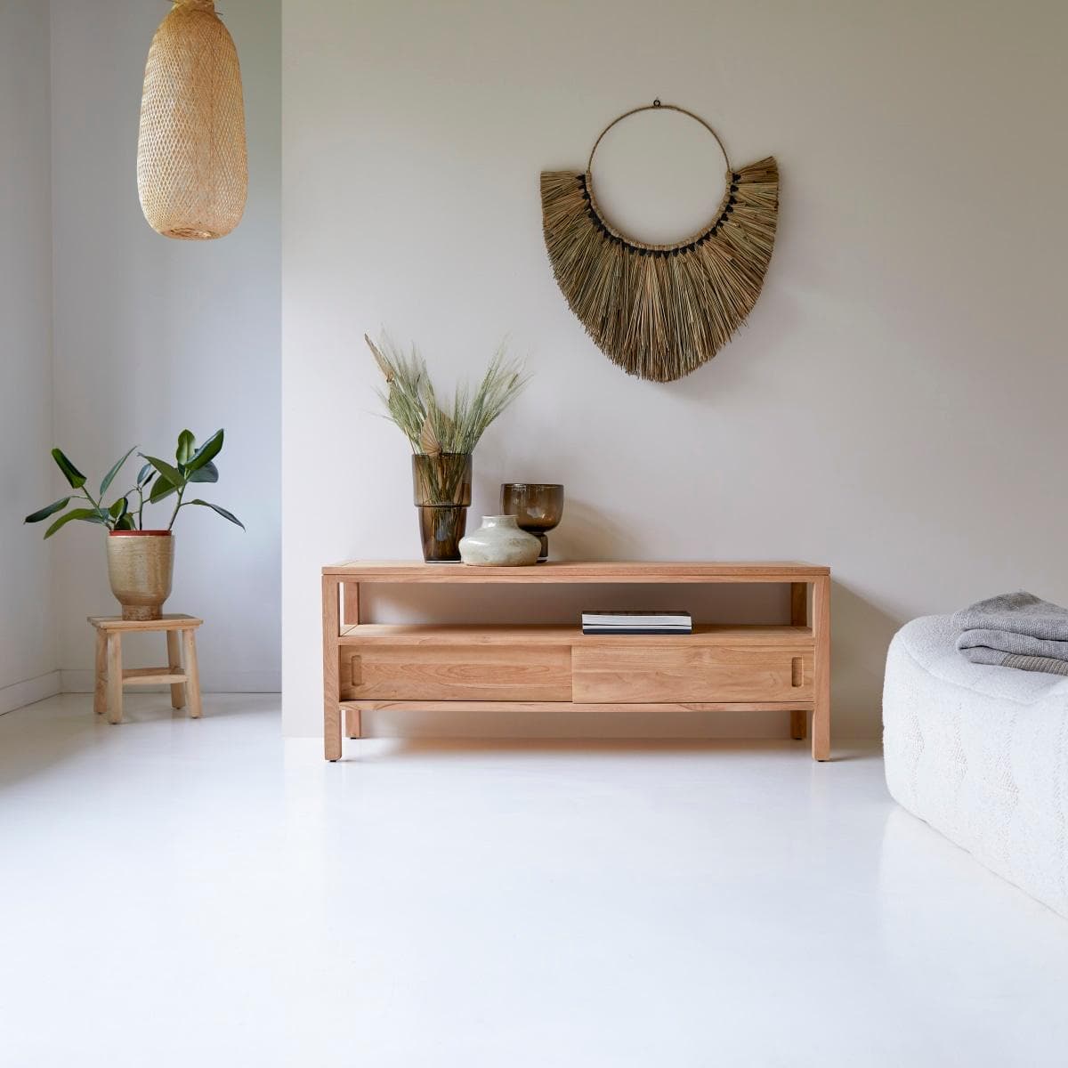 Tikamoon TV Schrank aus Teak Holz mit Schiebetüren