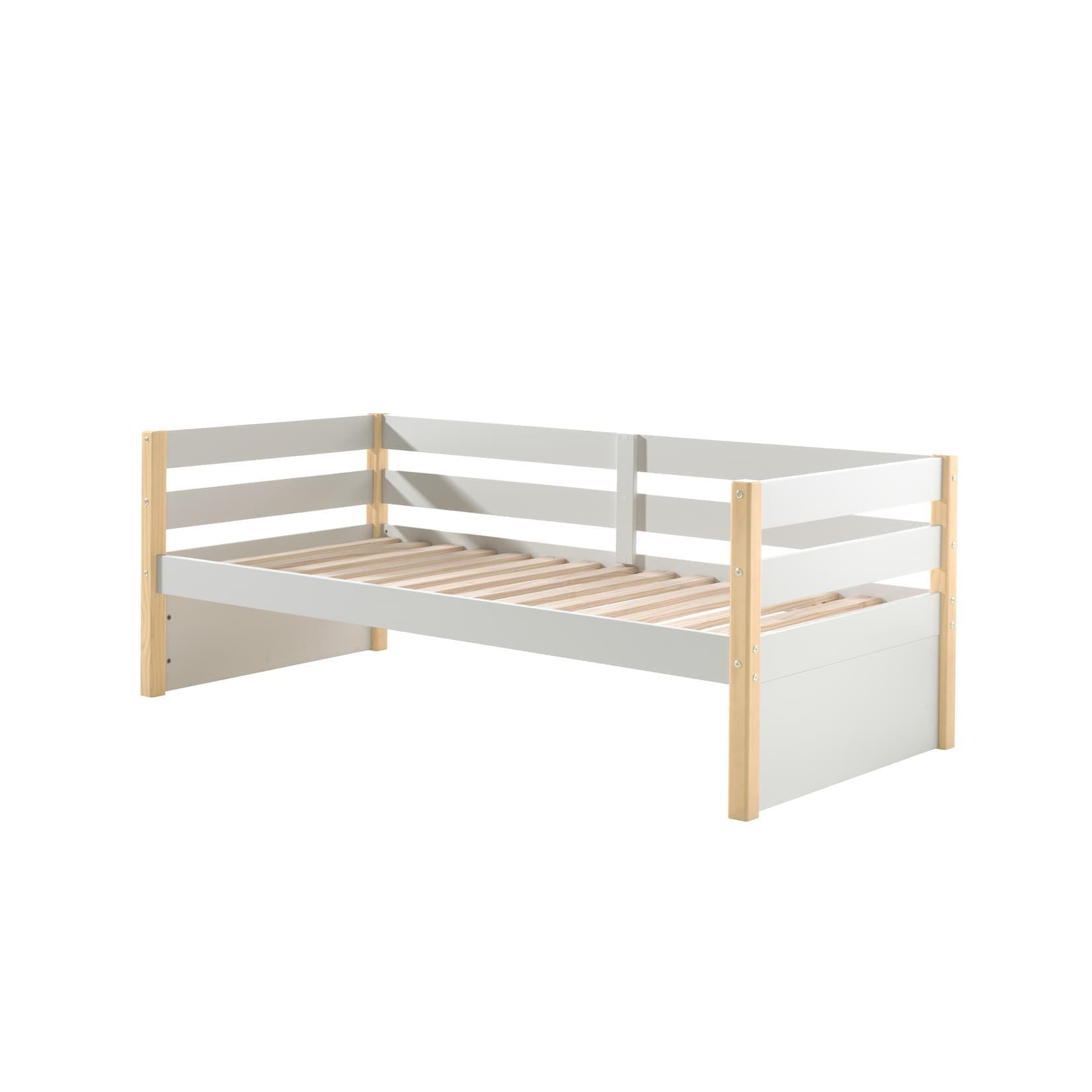 Kojenbett Margrit mit Umrandung und Rolllattenrost, Liegefläche 90 x 200 cm, Weiß lackiert, Bettpfosten Kiefer natur lackiert