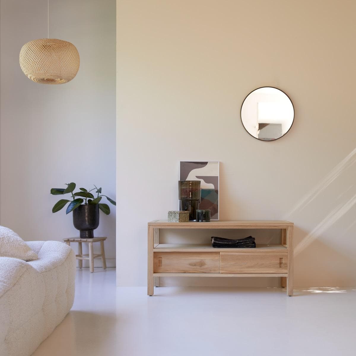 Tikamoon TV Schrank aus natürlichem Teakholz mit Schiebetüren