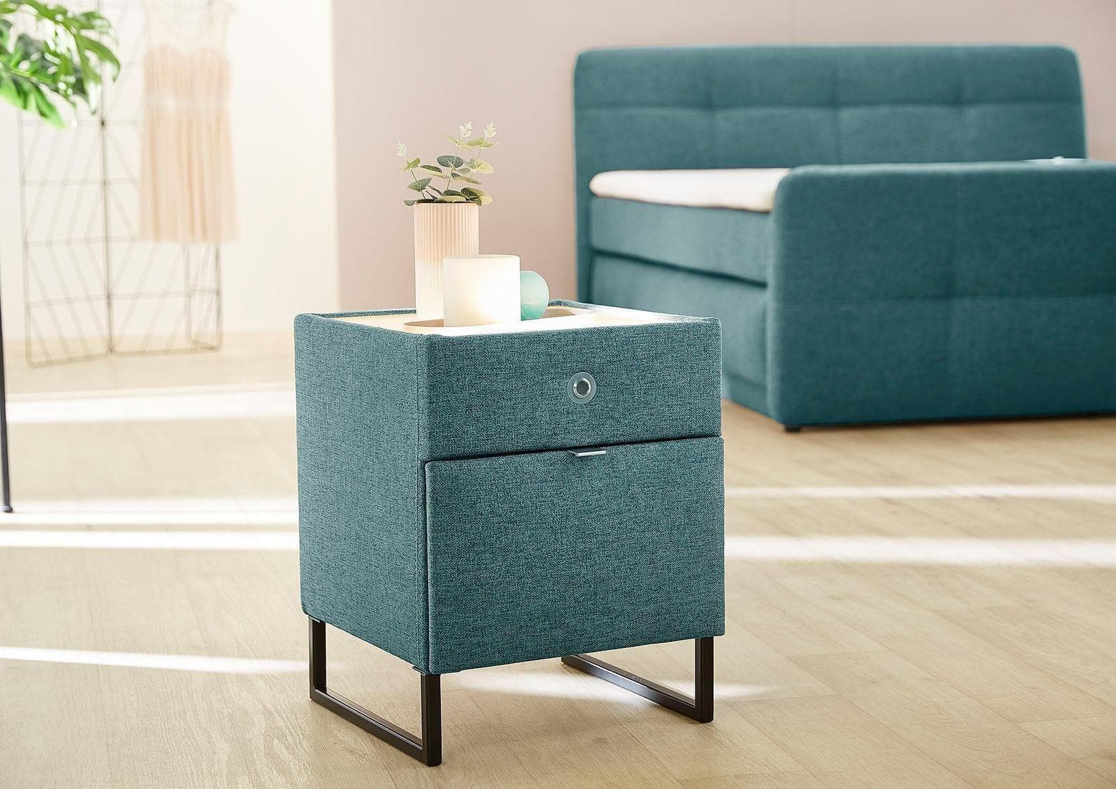 Jockenhöfer Nachtkonsole Linea mit LED-Beleuchtung