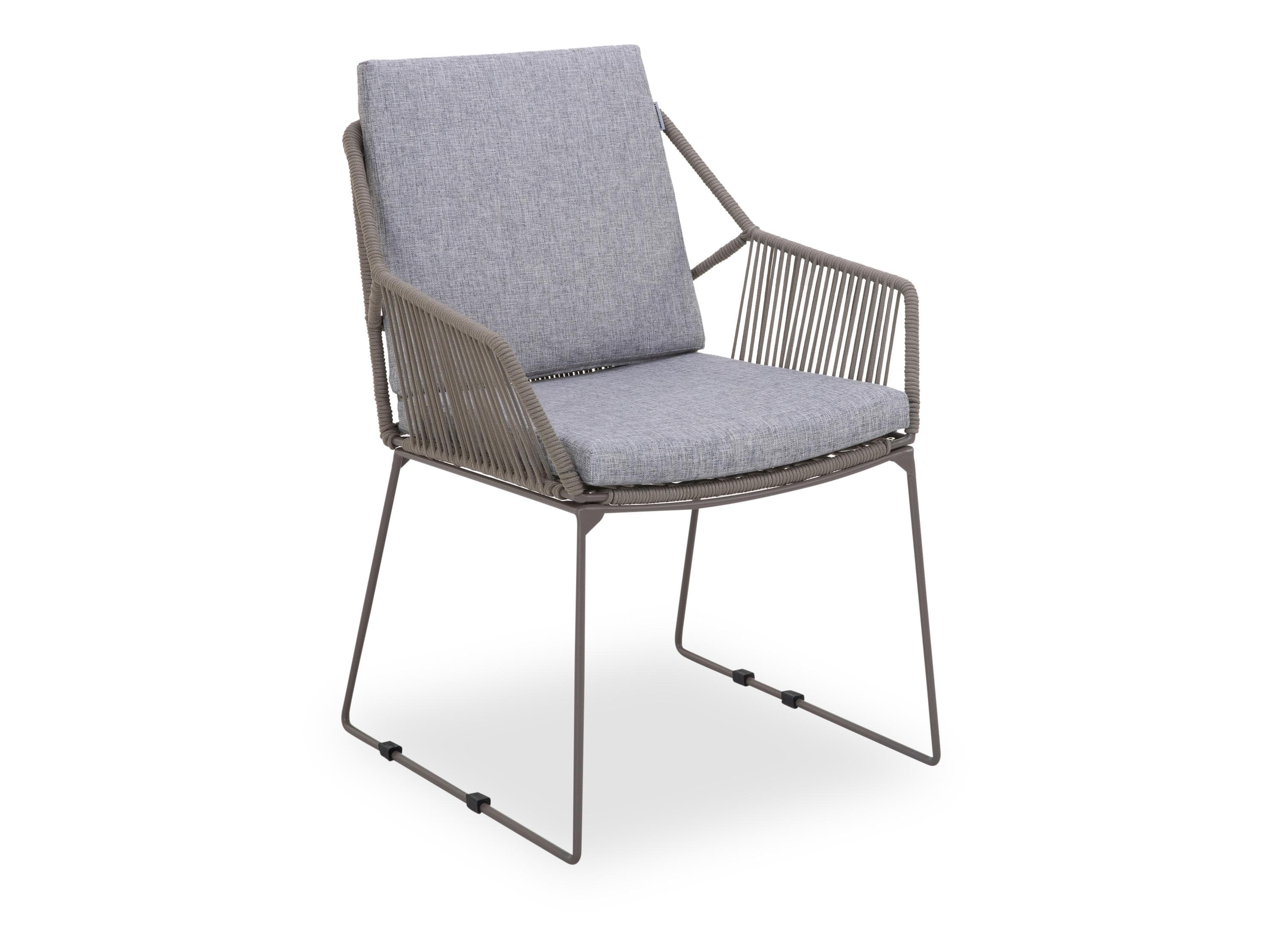 Brauner Stapelstuhl aus Holz für Garten & Terrasse