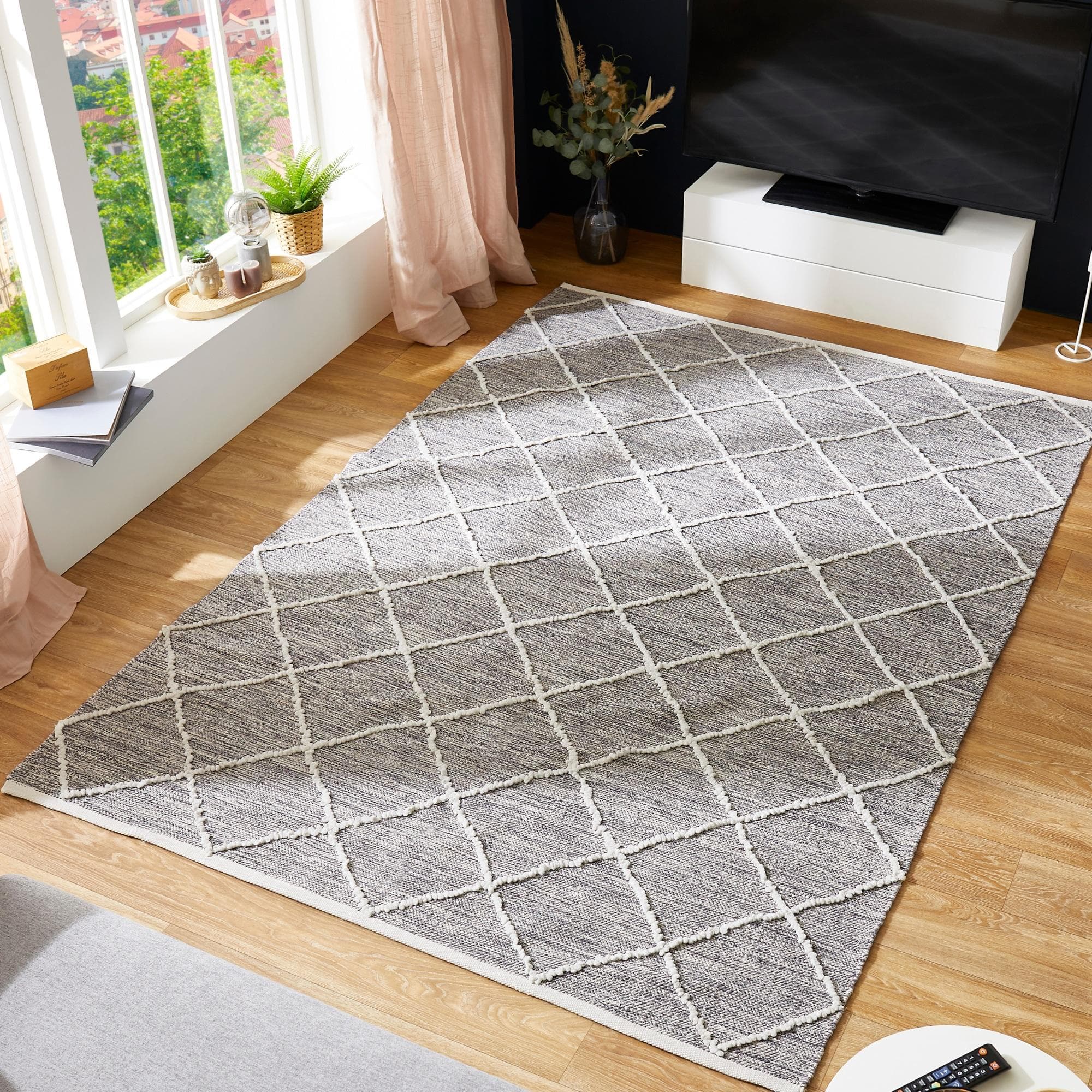 Moderner Webteppich in grauem Rauten-Design