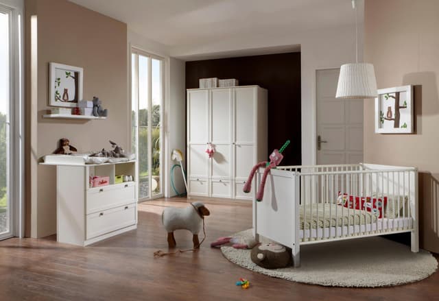 Helsingborg Babyzimmer Set: Bett, Wickelkommode & Kleiderschrank