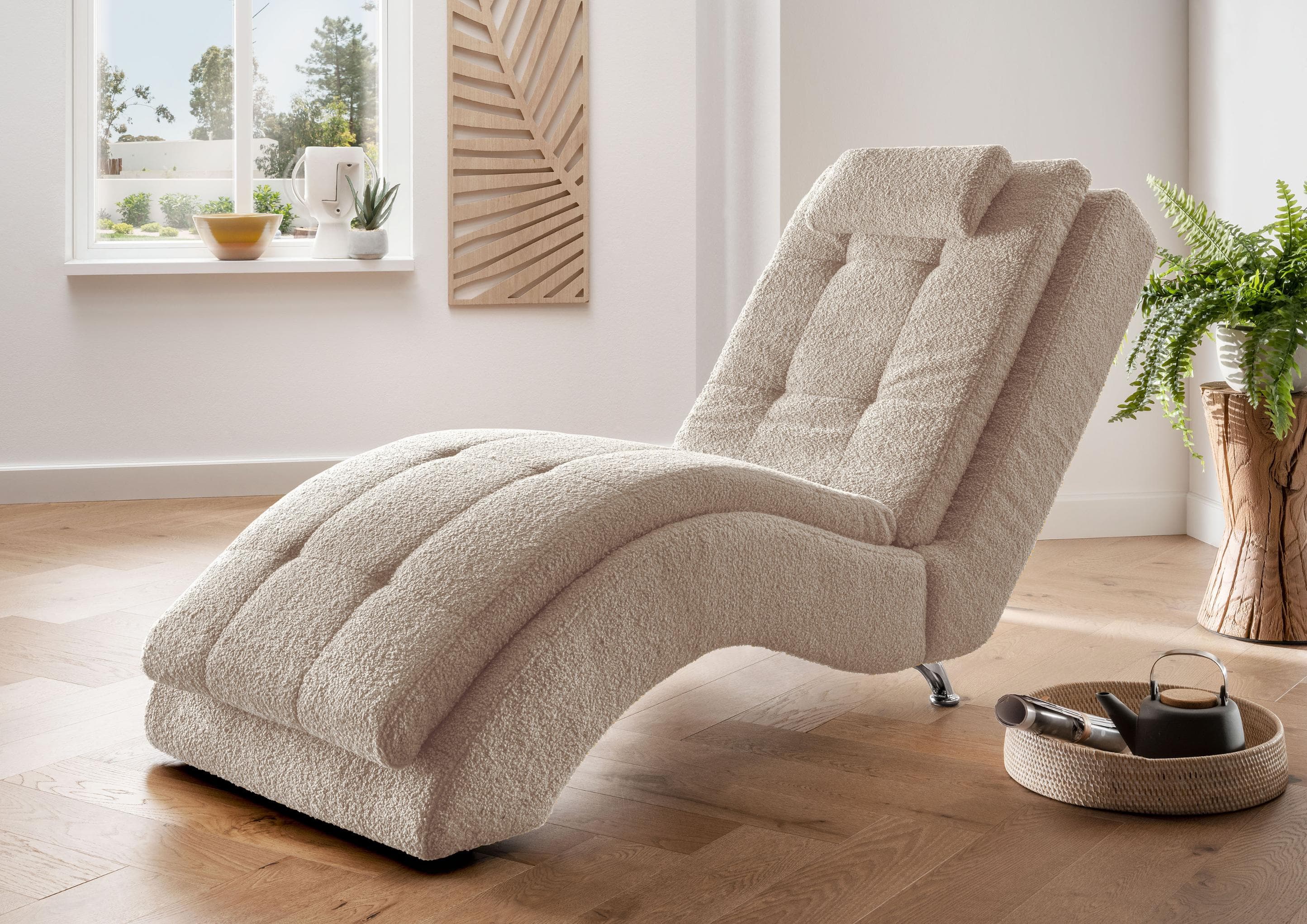 Relaxliege mit Kopfkissen und Mattenoptik