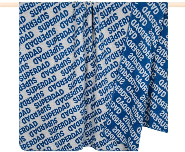 PAD Wohndecke Super Dad Blau: Hochwertige Heimtextilien mit Modernem Design