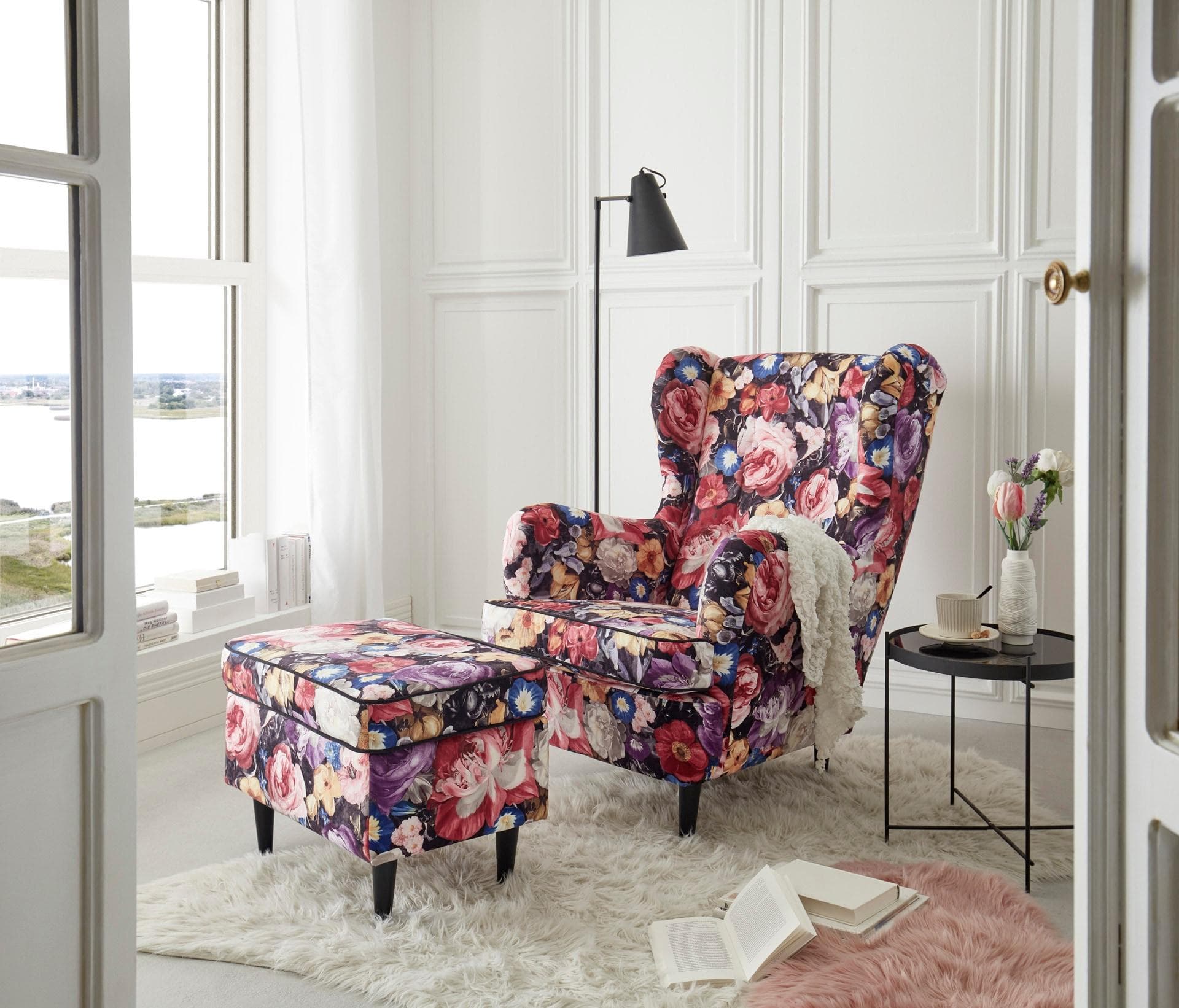 Ohrensessel mit Nosagfederung und Massivholzfüßen