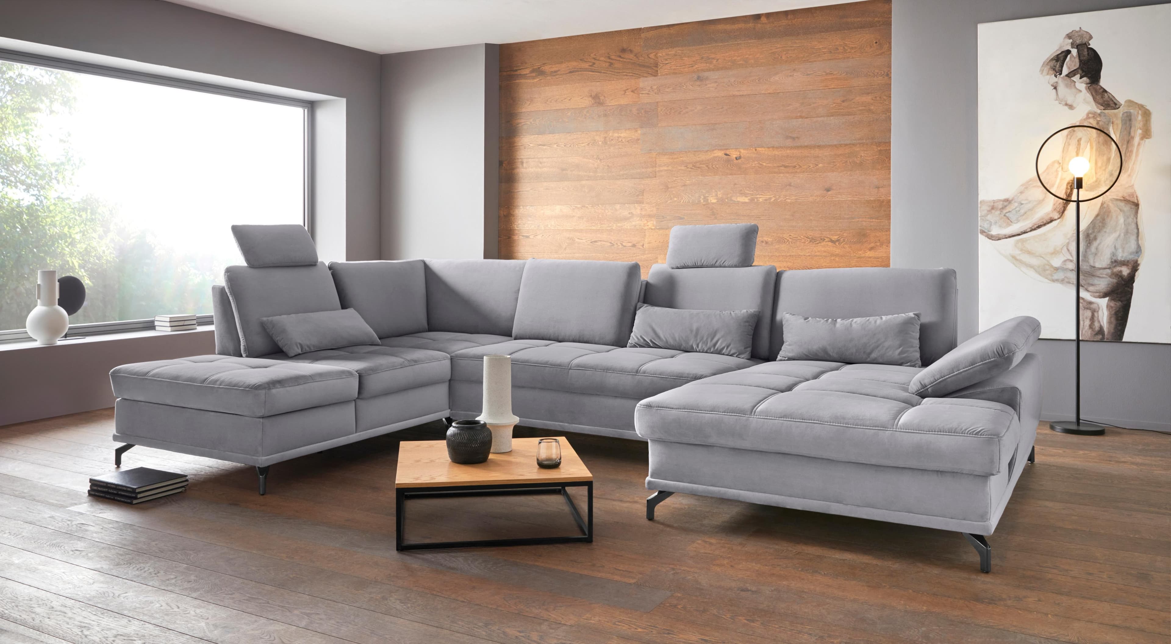 U-Sofa mit Sitztiefenverstellung und Armlehnfunktion