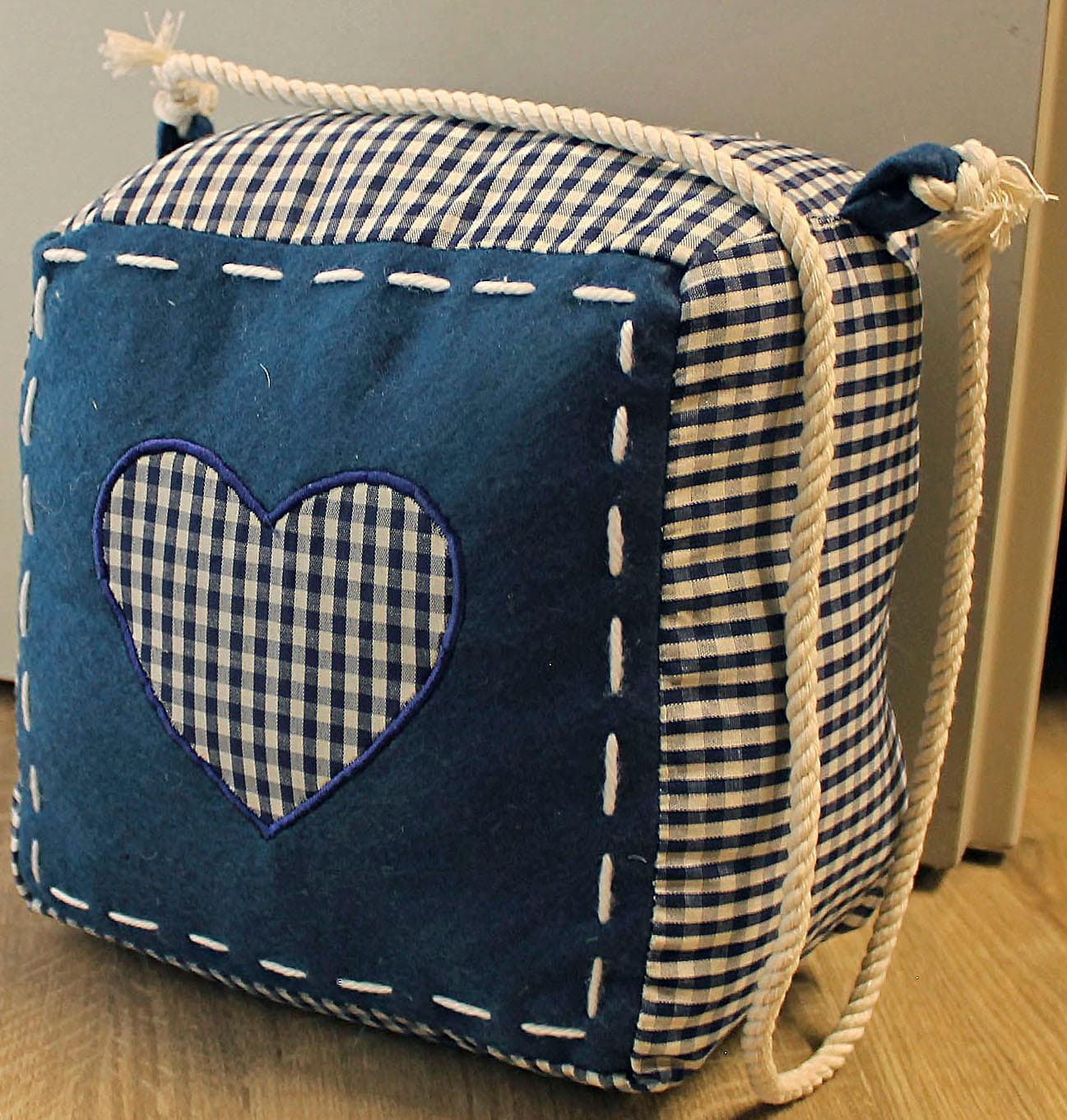 HOSSNER - ART OF HOME DECO Türstopper Karoherz: Klassischer Landhaus-Stil aus Baumwolle