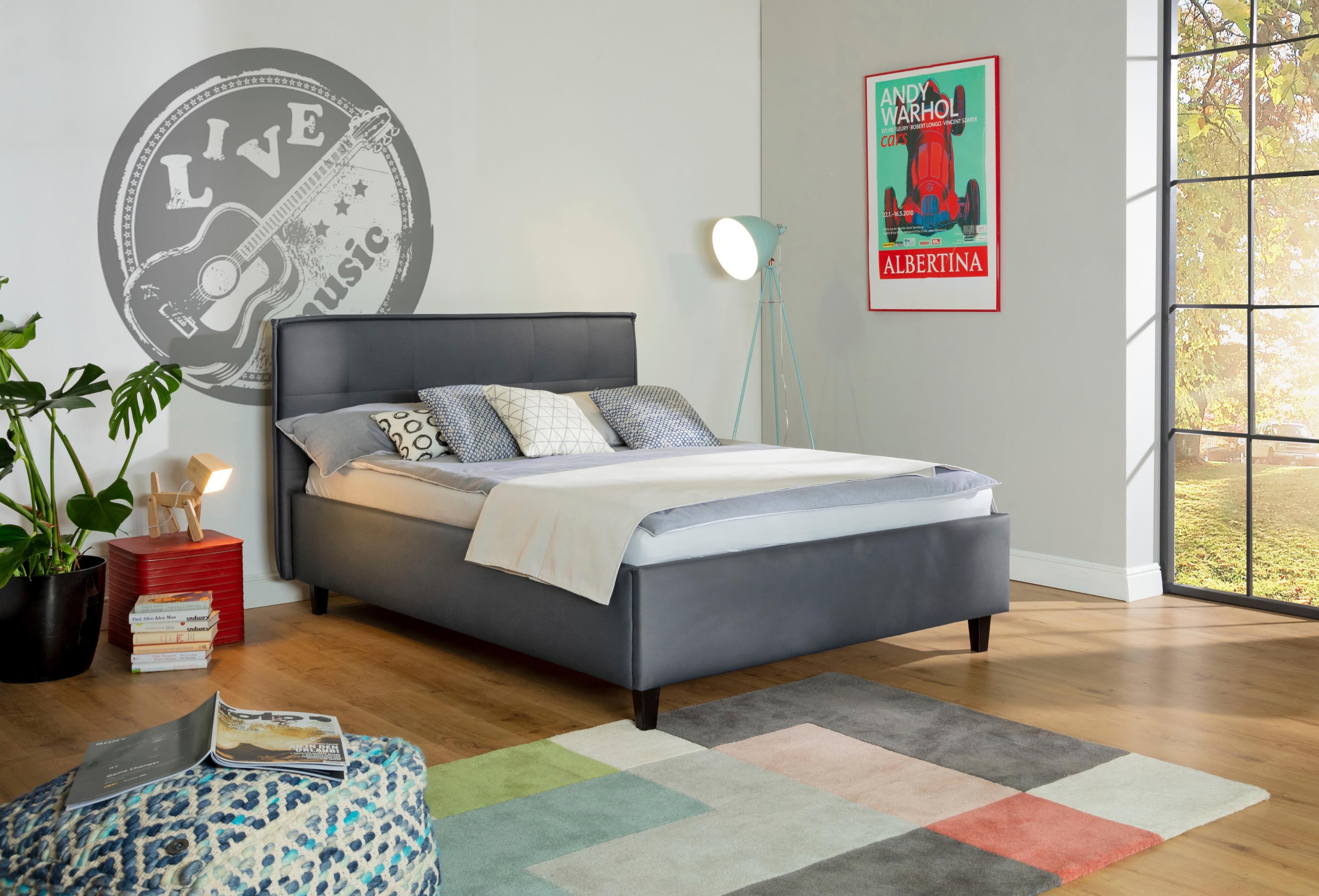 Polsterbett mit Füßen in Tabak - Optionale Matratze & Lattenrost