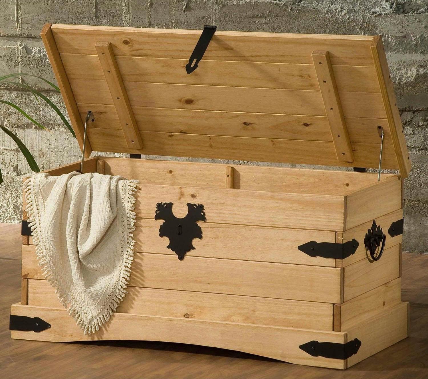 Home Affaire Moebilia Truhe: Mexikanischer Landhausstil aus Kiefernholz