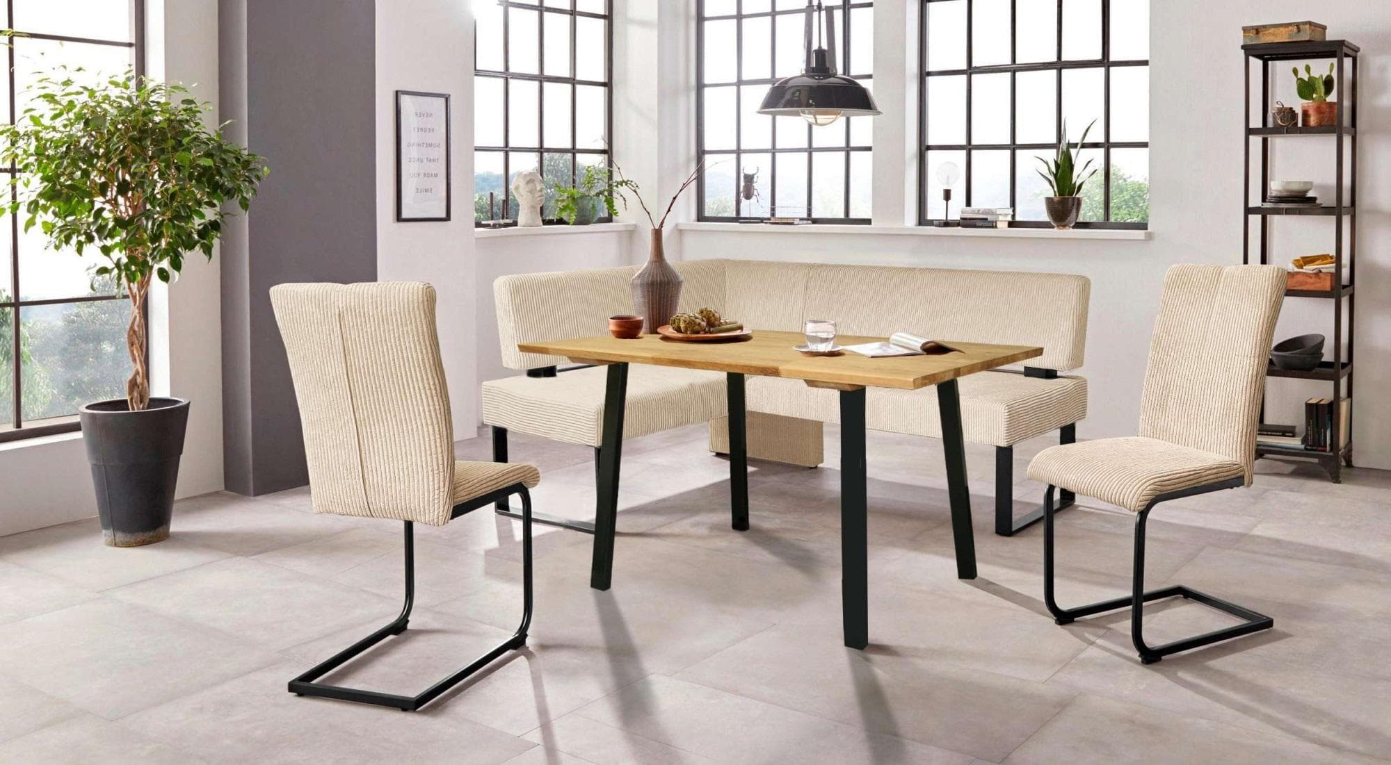 Eckbankgruppe mit Wellenunterfederung und massivem Eichenholztisch