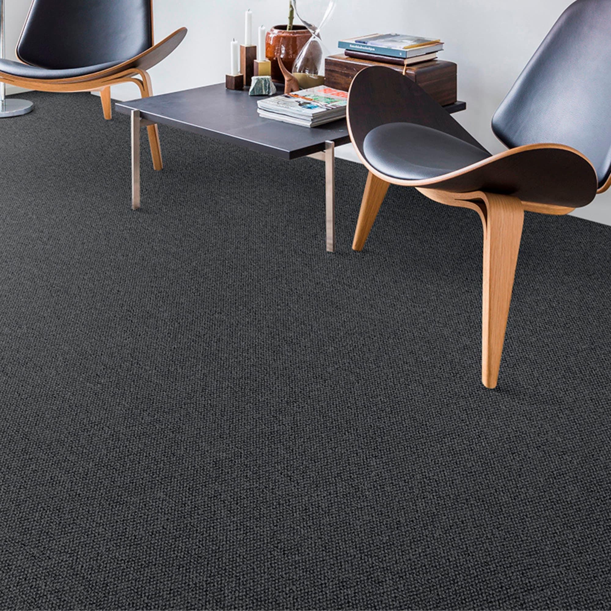 Grauer Teppichboden mit Schlingenstruktur